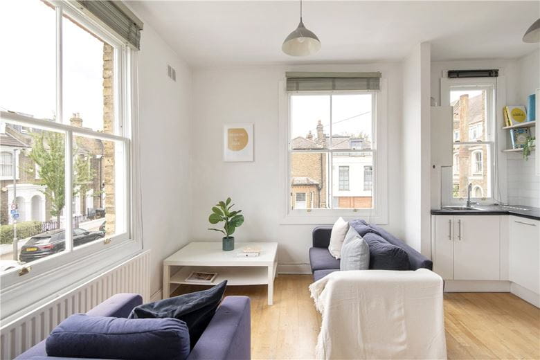 2 bedroom flat, Nottingham Road, London SW17 - Available