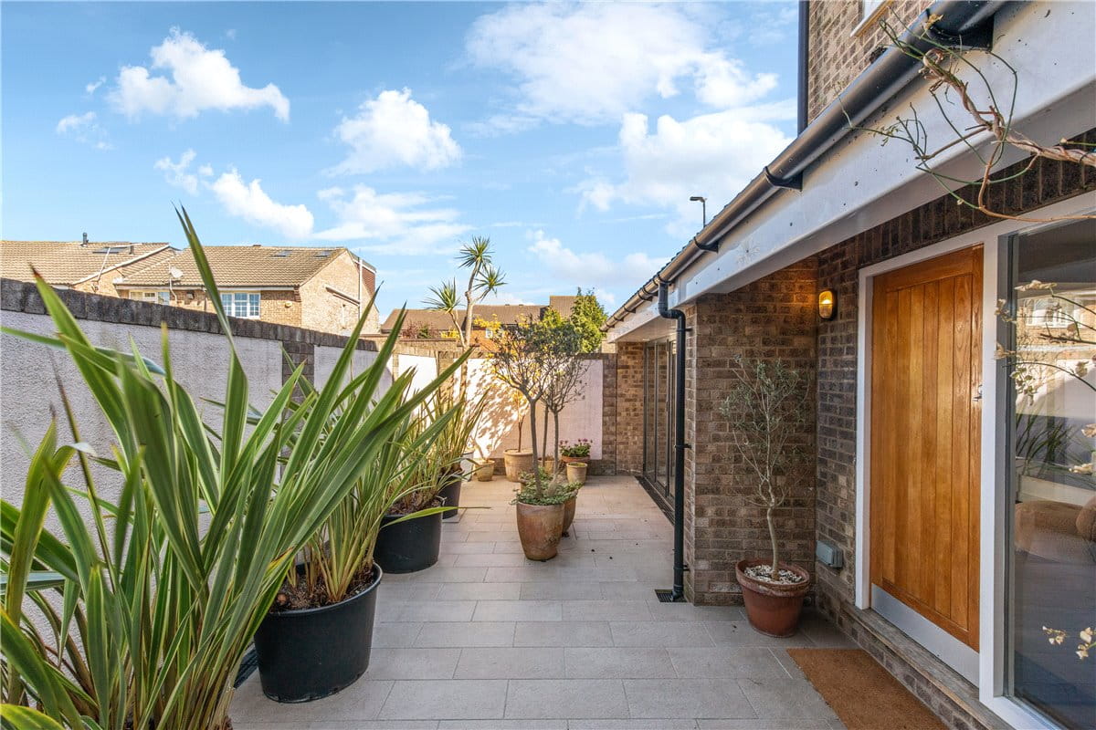 1 bedroom house, St. Anthony's Close, College Gardens SW17 - Sold