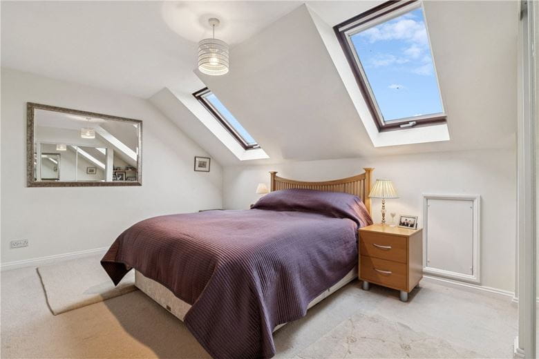 2 bedroom flat, Roma Court, St. James's Drive SW12 - Available