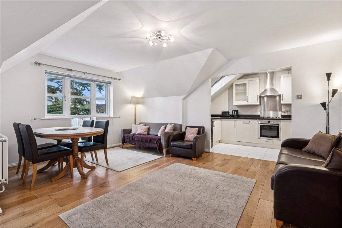2 bedroom flat, Roma Court, St. James's Drive SW12 - Available