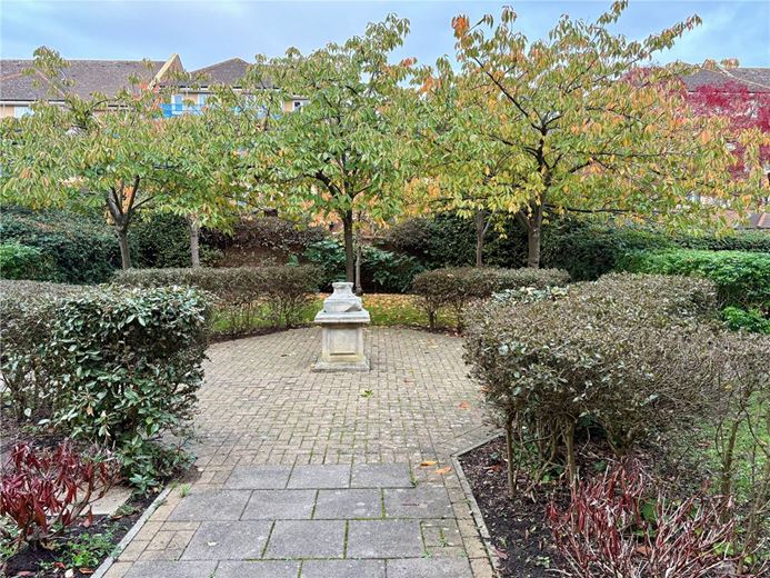 2 bedroom flat, Roma Court, St. James's Drive SW12 - Available