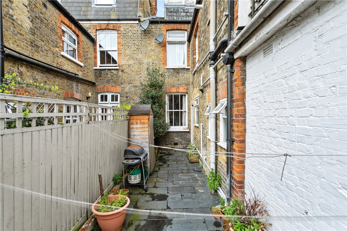 2 bedroom maisonette, Ingelow Road, London SW8 - Sold