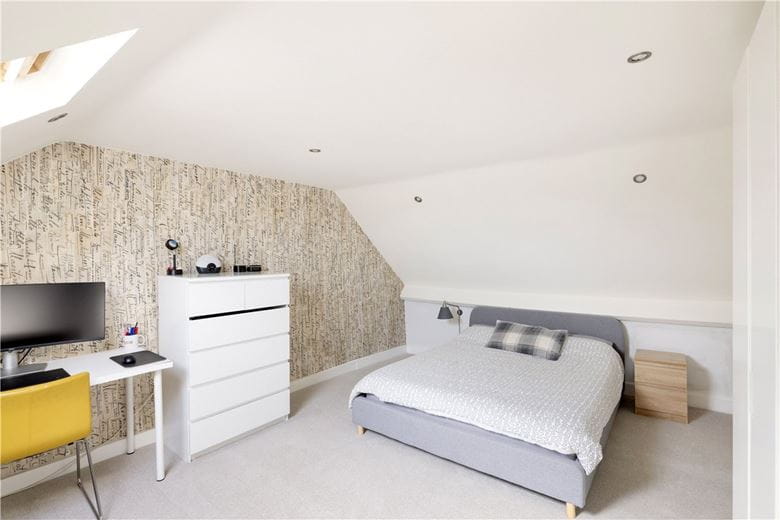 3 bedroom flat, Mayford Road, London SW12 - Sold