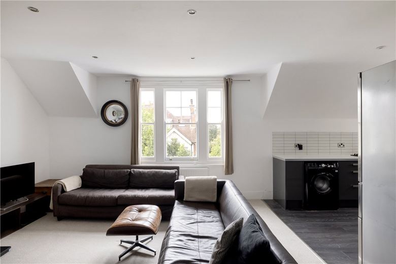 3 bedroom flat, Mayford Road, London SW12 - Sold