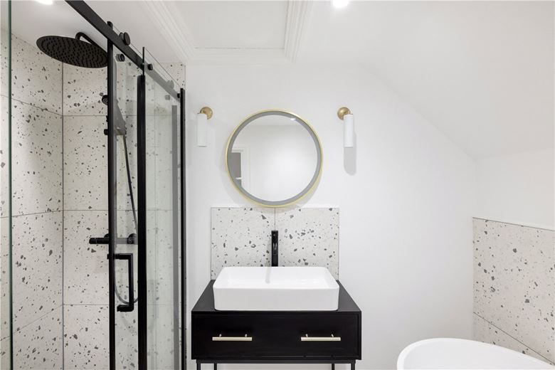 3 bedroom flat, Mayford Road, London SW12 - Sold