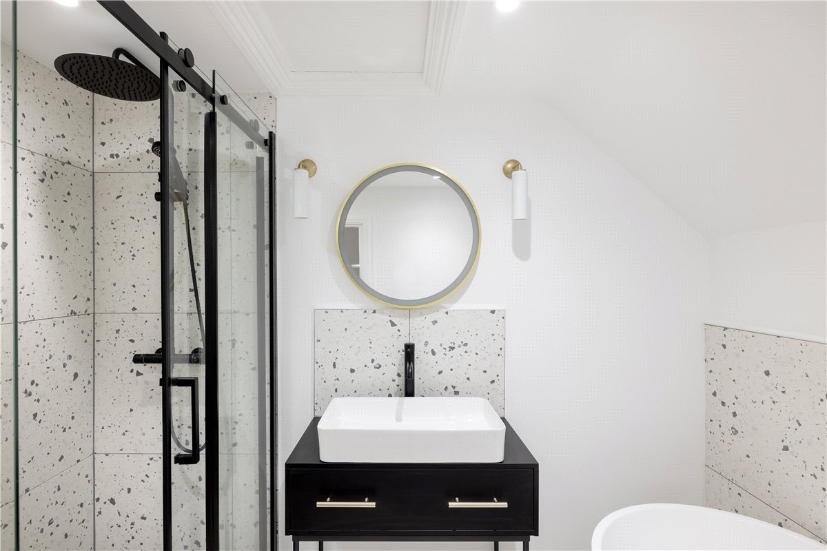 3 bedroom flat, Mayford Road, London SW12 - Sold