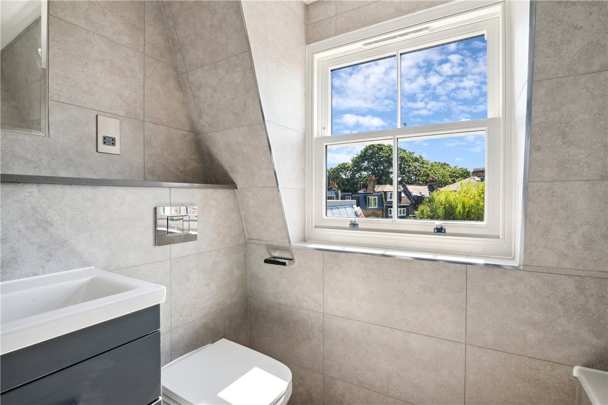 3 bedroom flat, Bellevue Road, London SW17 - Sold