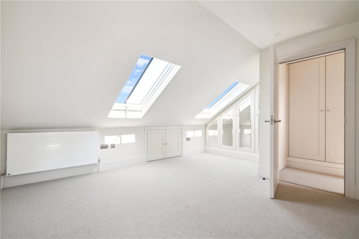 3 bedroom flat, Bellevue Road, London SW17 - Sold