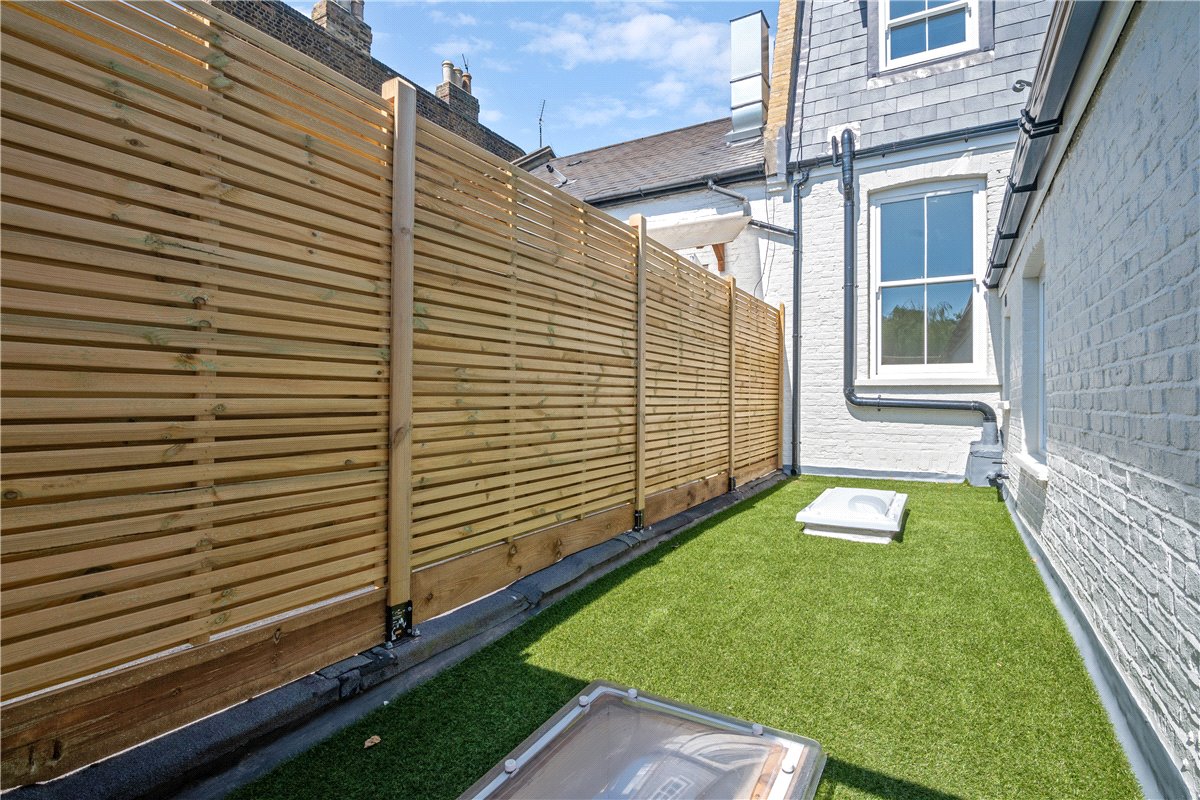 3 bedroom flat, Bellevue Road, London SW17 - Sold