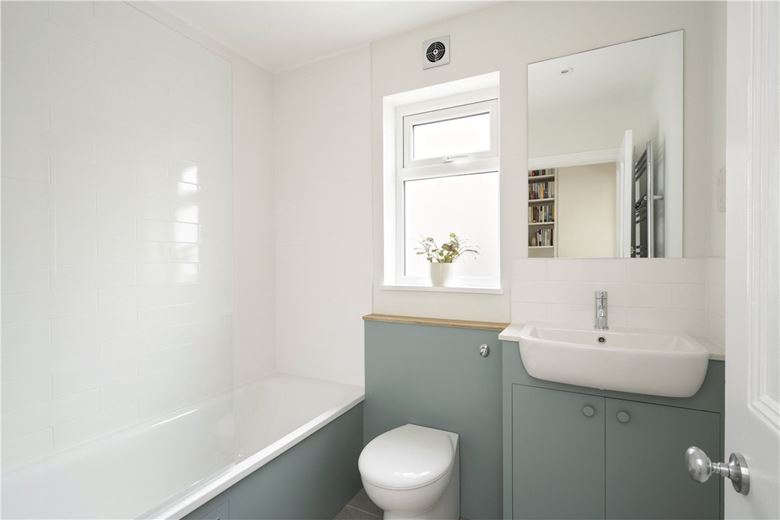 2 bedroom maisonette, Boundary Road, London SW19 - Sold