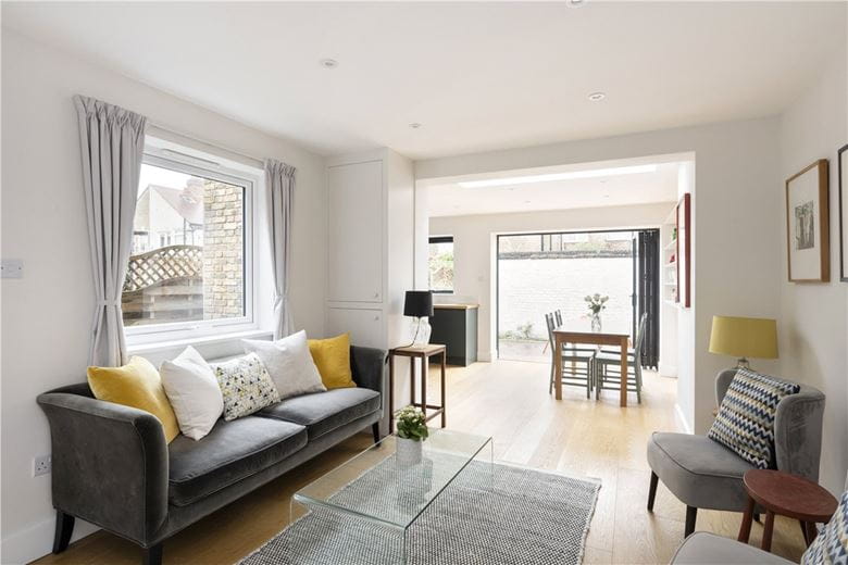 2 bedroom maisonette, Boundary Road, London SW19 - Sold STC