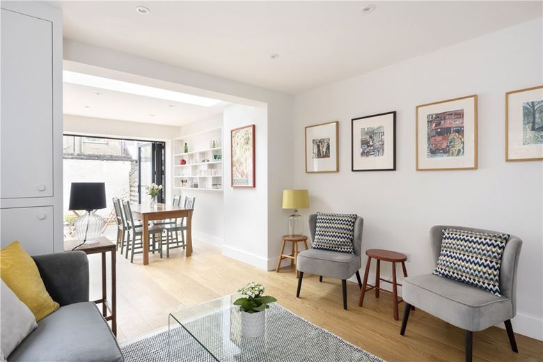 2 bedroom maisonette, Boundary Road, London SW19 - Sold