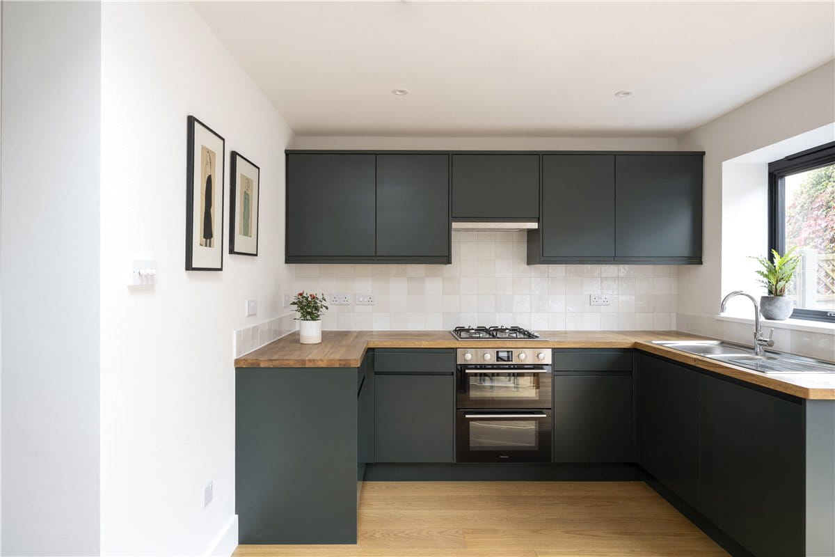 2 bedroom maisonette, Boundary Road, London SW19 - Sold