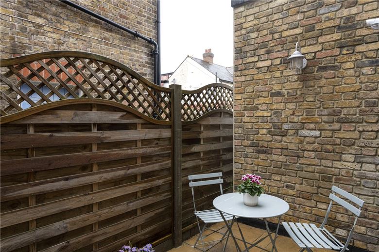 2 bedroom maisonette, Boundary Road, London SW19 - Sold