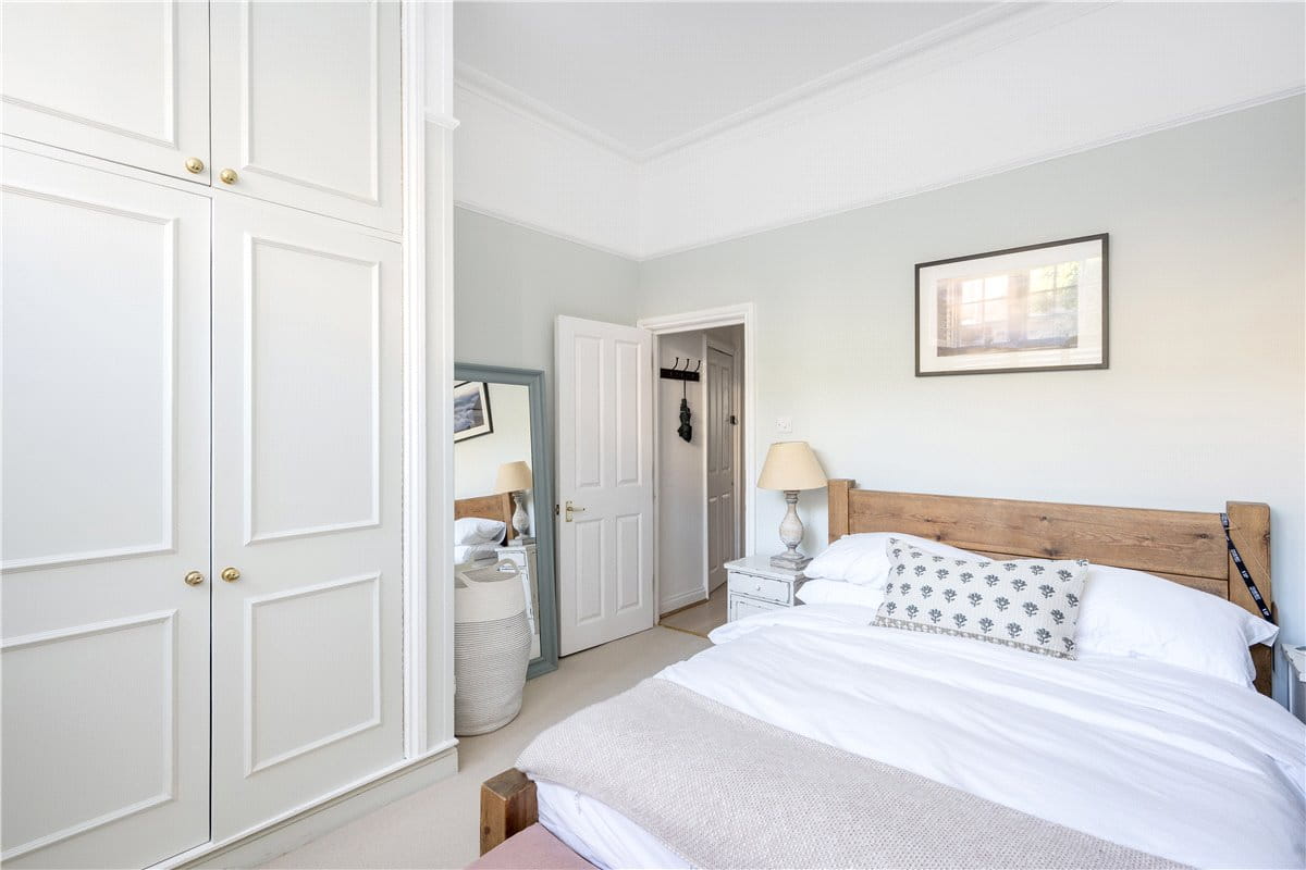 2 bedroom flat, Foxmore Street, London SW11 - Sold