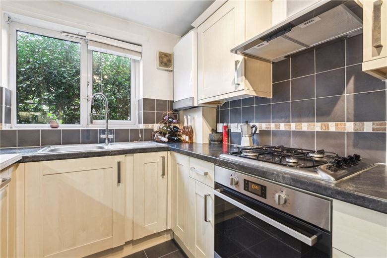 2 bedroom flat, St. James's Drive, London SW12 - Sold STC