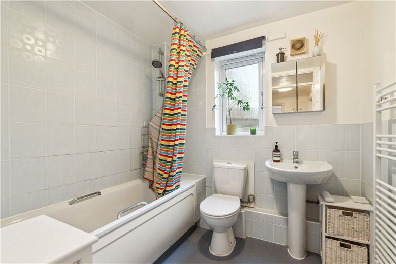 2 bedroom flat, St. James's Drive, London SW12 - Sold STC