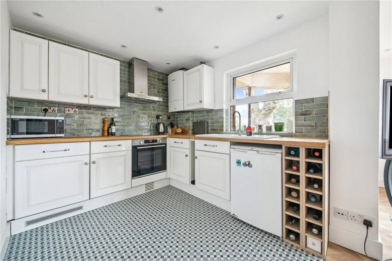 1 bedroom flat, Bedford Hill, Balham SW12 - Sold STC