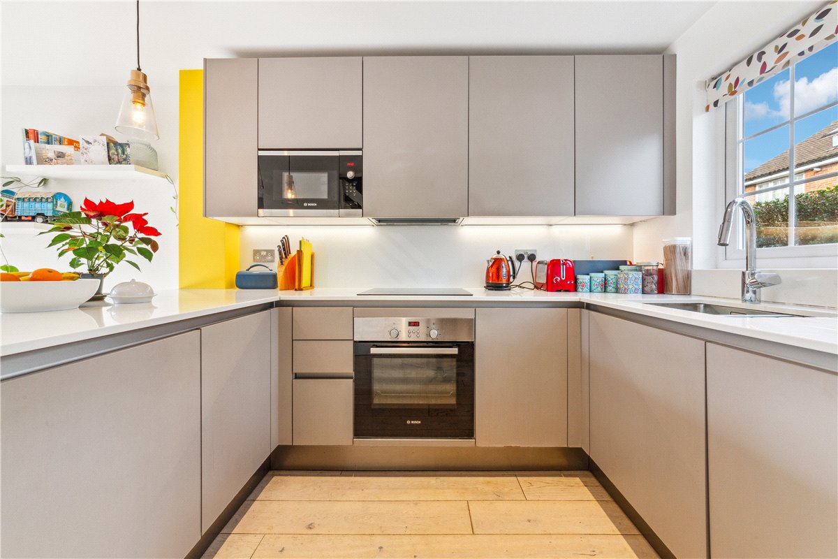 2 bedroom house, St. Peter's Close, London SW17 - Sold