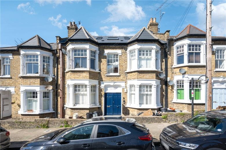 2 bedroom flat, Denton Street, London SW18 - Available