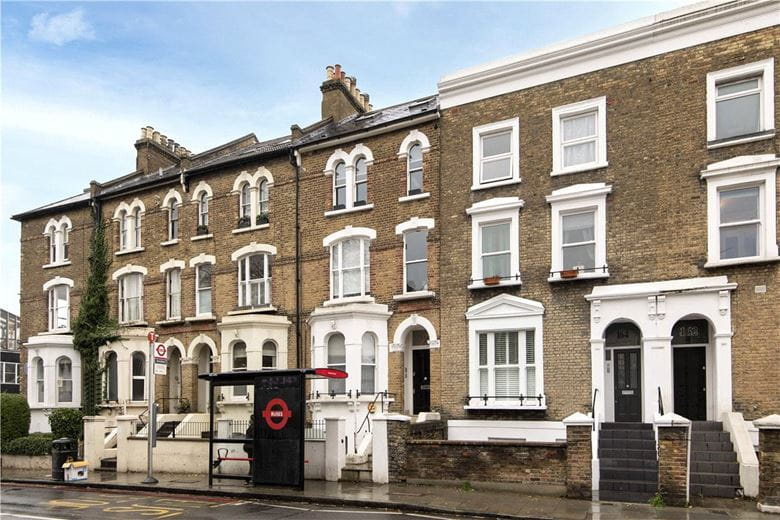 2 bedroom flat, Trinity Road, London SW17 - Available
