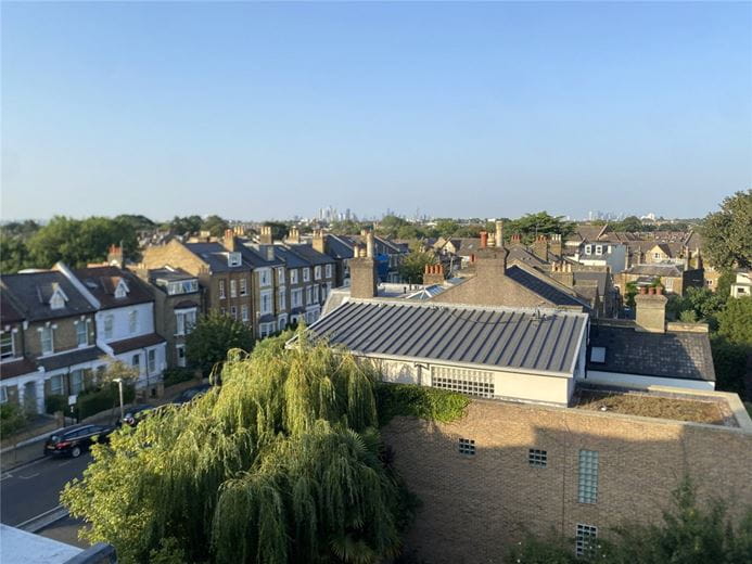 2 bedroom flat, Trinity Road, London SW17 - Available