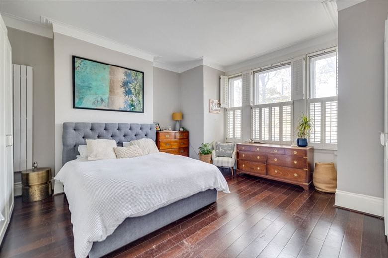 2 bedroom flat, North Side  Wandsworth Common, London SW18 - Sold STC