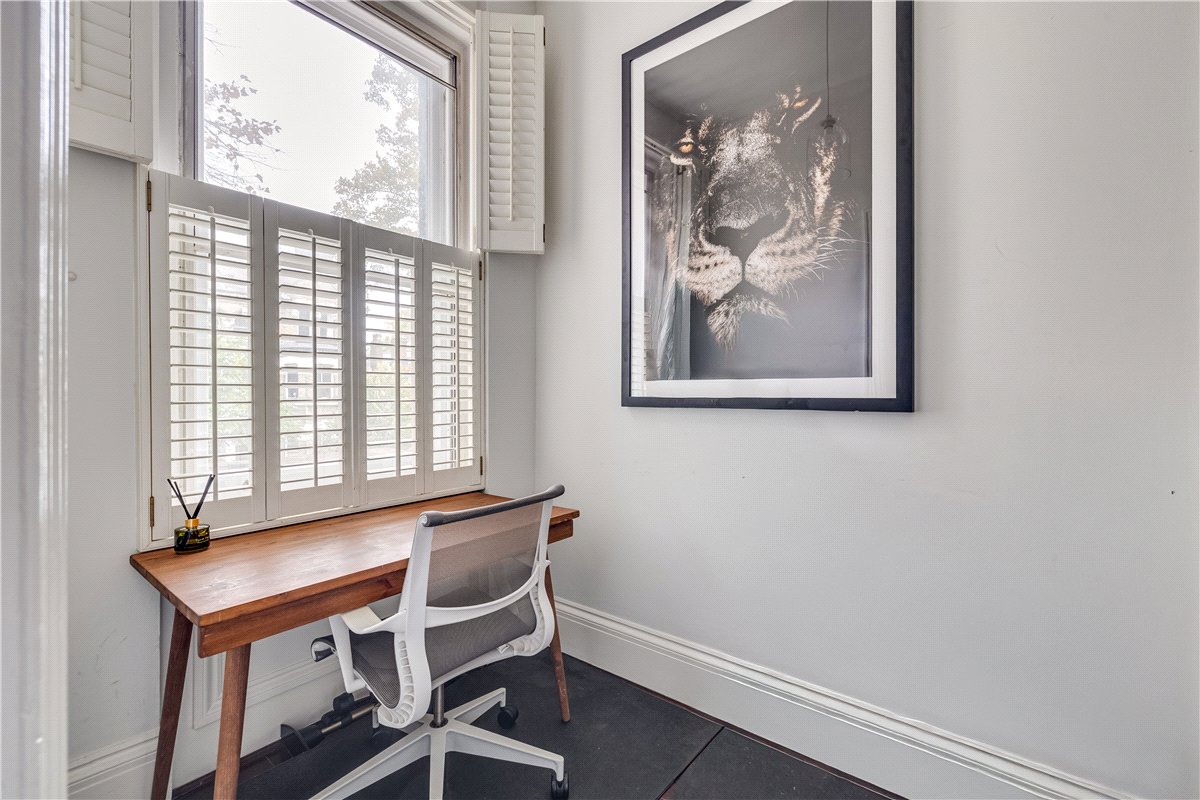 2 bedroom flat, North Side  Wandsworth Common, London SW18 - Sold STC