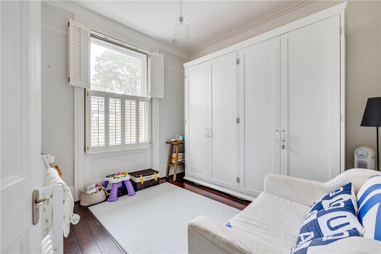 2 bedroom flat, North Side  Wandsworth Common, London SW18 - Sold STC