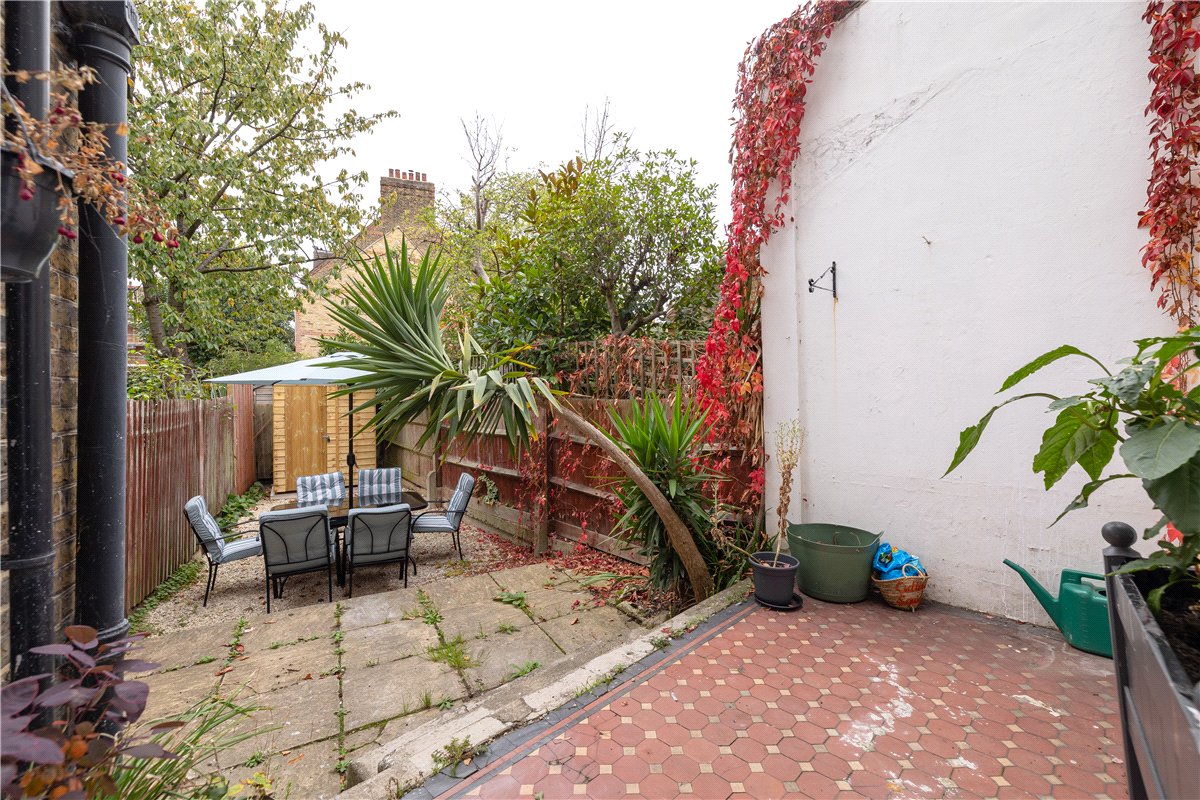 2 bedroom flat, Nightingale Lane, London SW12 - Available