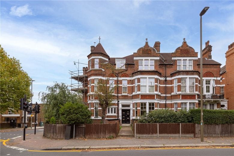 2 bedroom flat, Nightingale Lane, London SW12 - Available