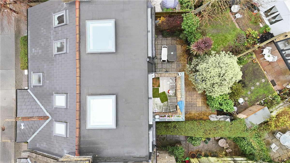 2 bedroom maisonette, Nevis Road, London SW17 - Available