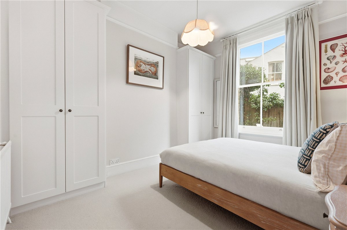 2 bedroom maisonette, Nevis Road, London SW17 - Available
