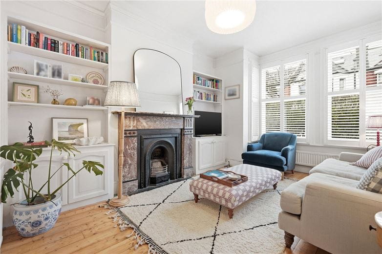 2 bedroom maisonette, Nevis Road, London SW17 - Available