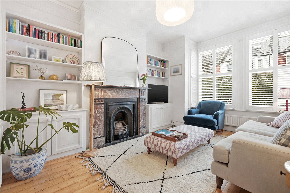 2 bedroom maisonette, Nevis Road, London SW17 - Available