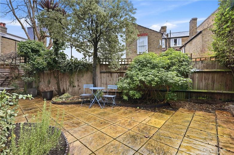2 bedroom maisonette, Nevis Road, London SW17 - Available