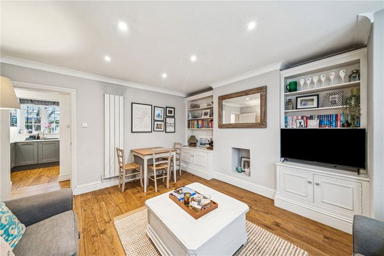 2 bedroom flat, Frogmore, London SW18 - Available