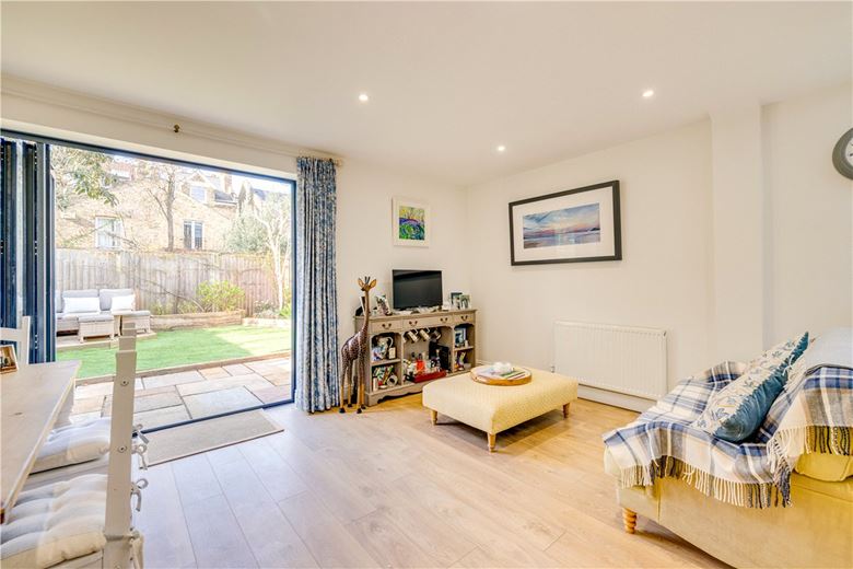 2 bedroom maisonette, Birdhurst Road, London SW18 - Available