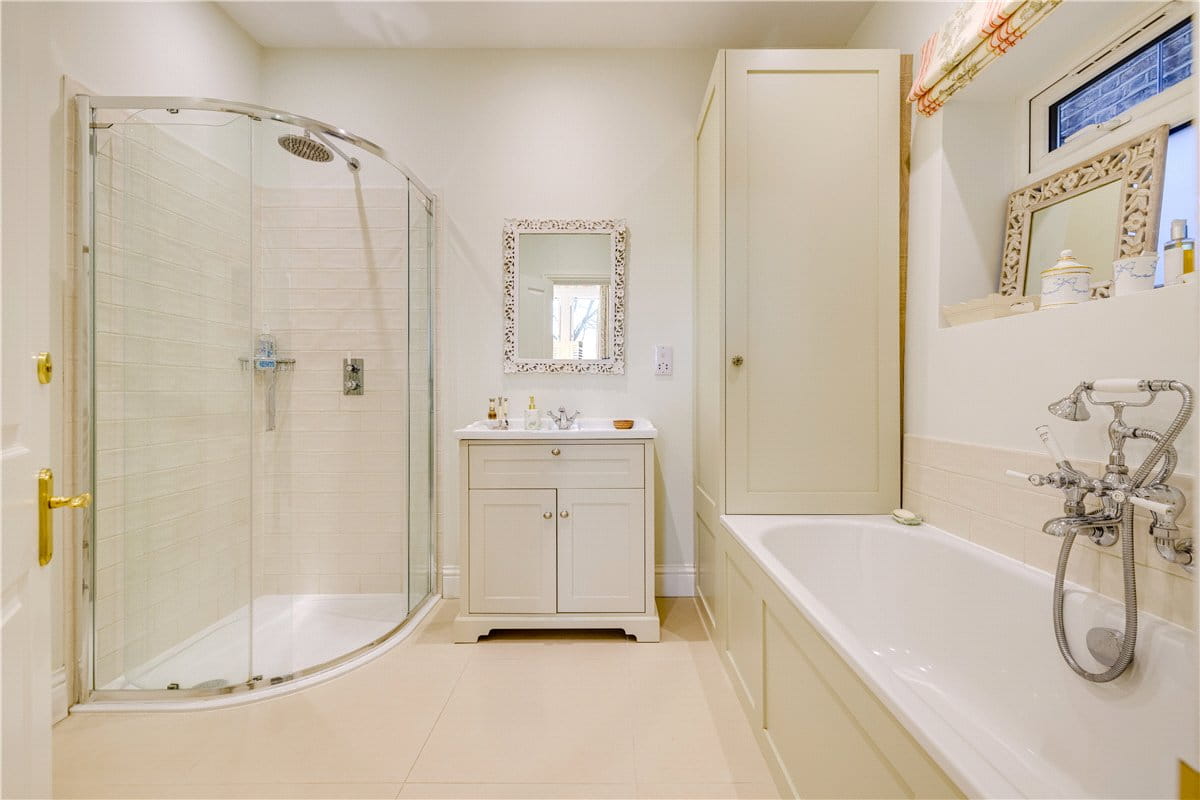 2 bedroom maisonette, Birdhurst Road, London SW18 - Available