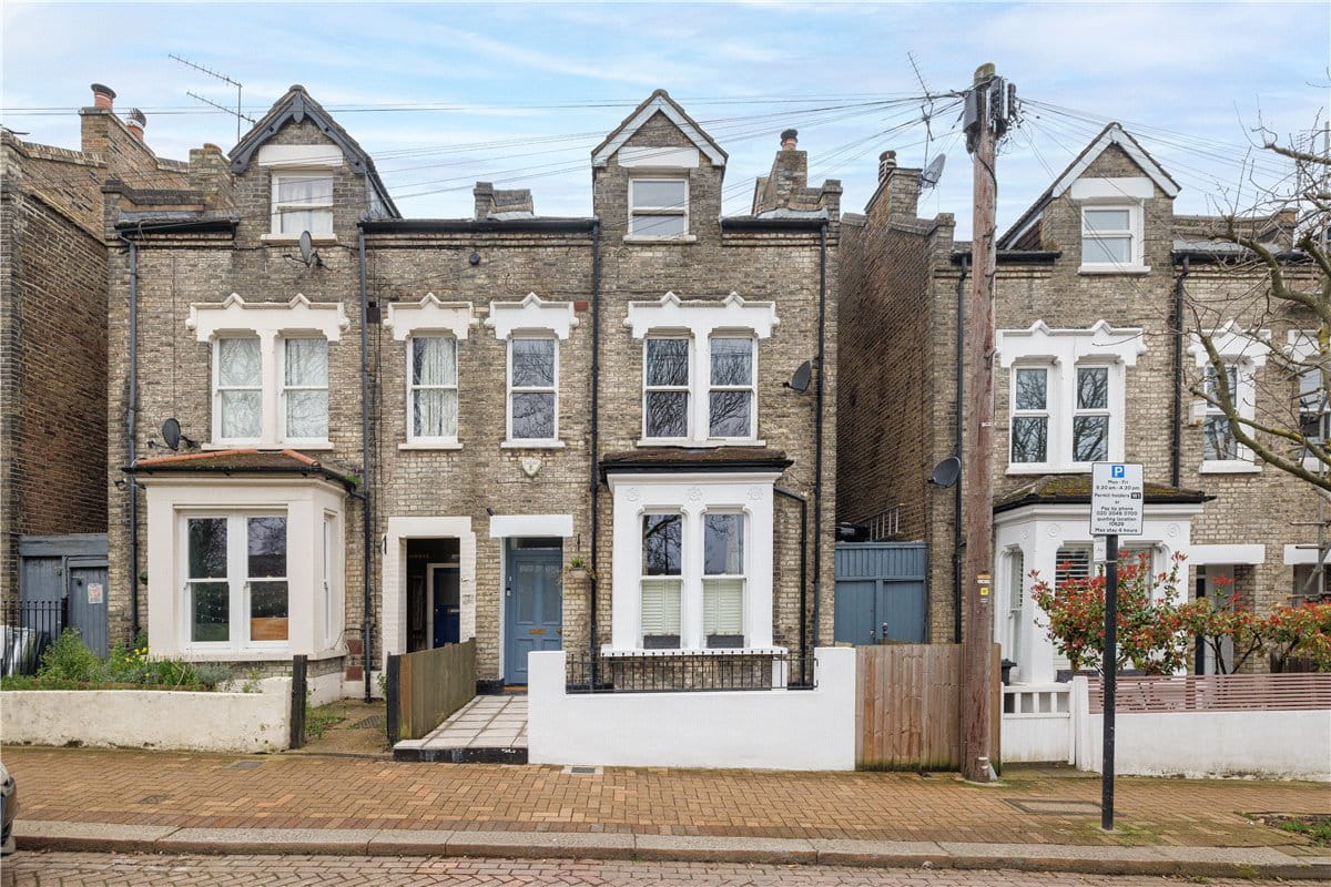 2 bedroom maisonette, Birdhurst Road, London SW18 - Available