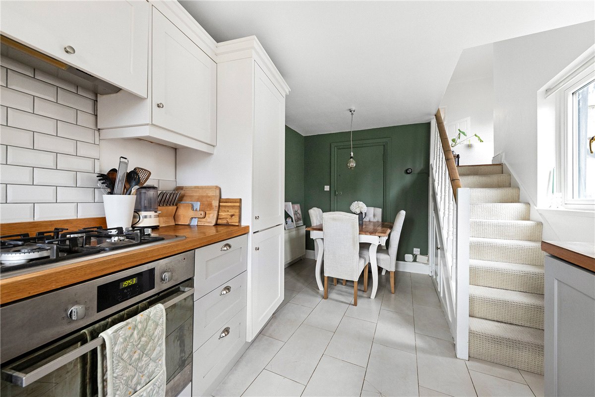 2 bedroom flat, East Hill, London SW18 - Available