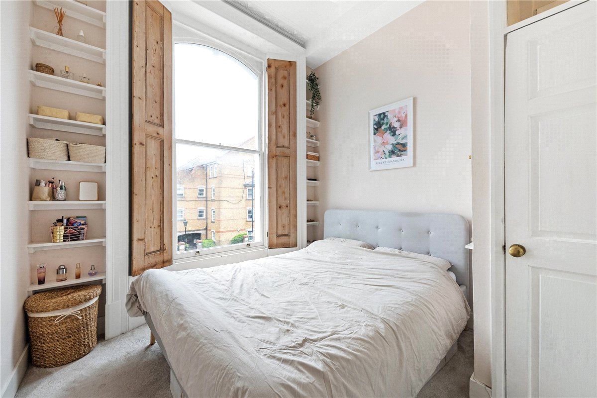 2 bedroom flat, East Hill, London SW18 - Available
