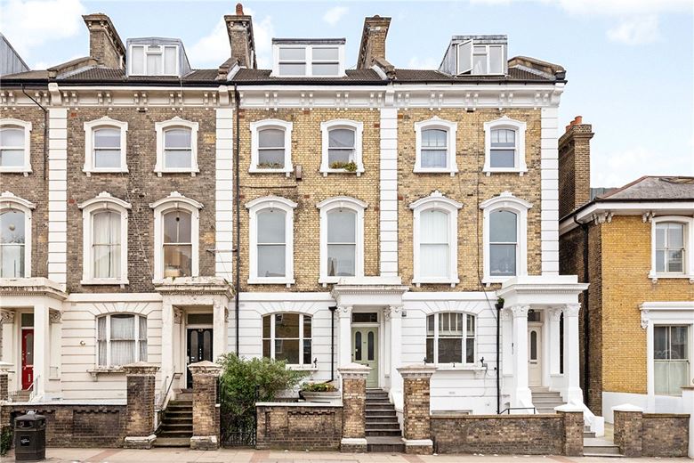 2 bedroom flat, East Hill, London SW18 - Available