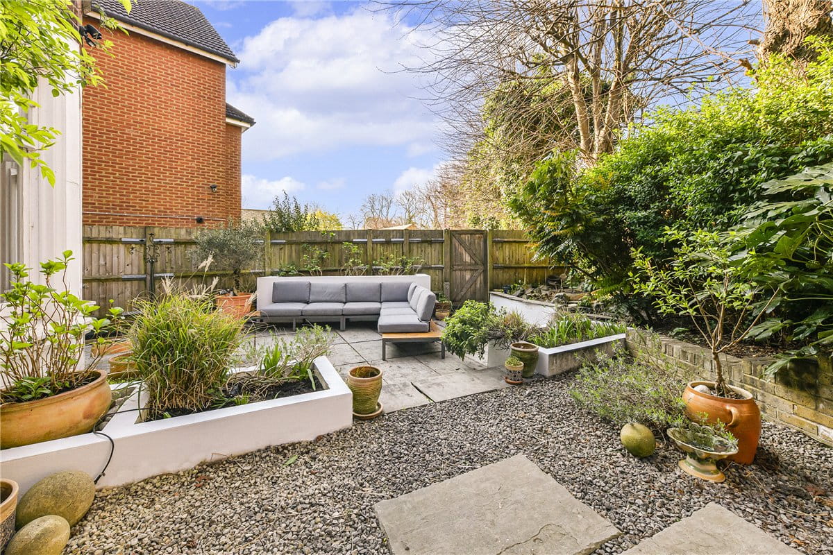 2 bedroom flat, Nightingale Lane, London SW12 - Available