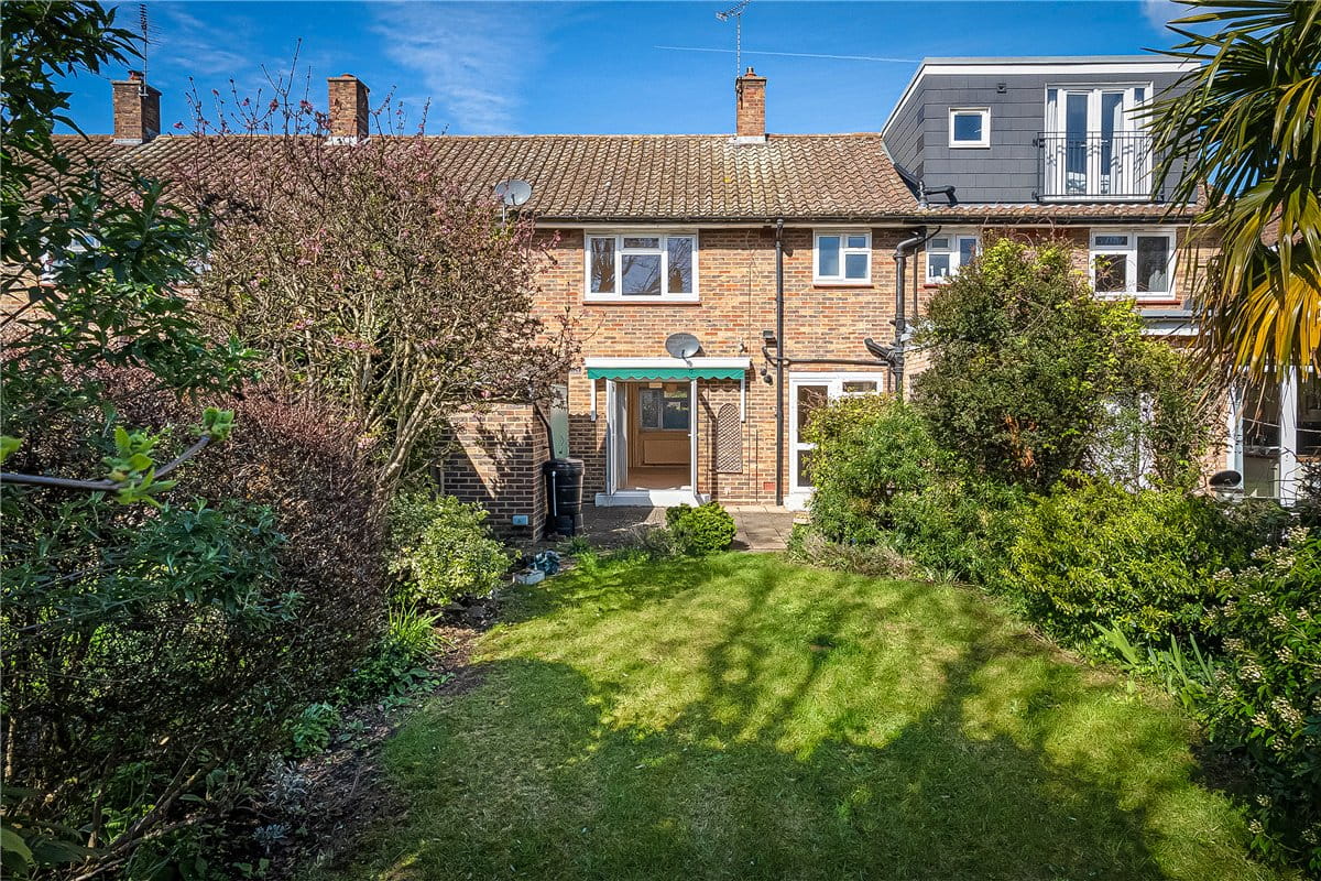 3 bedroom house, Sarsfeld Road, London SW12 - Available