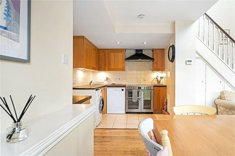 3 bedroom maisonette, Fullerton Road, London SW18 - Available