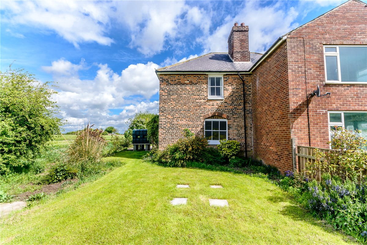 2 bedroom cottage, Channel Road, Sunk Island HU12 - Sold