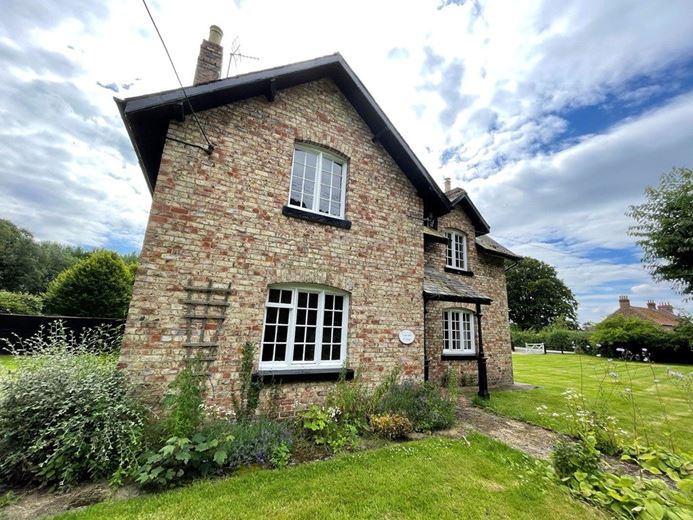 4 bedroom cottage, Wintringham, Malton YO17 - Available