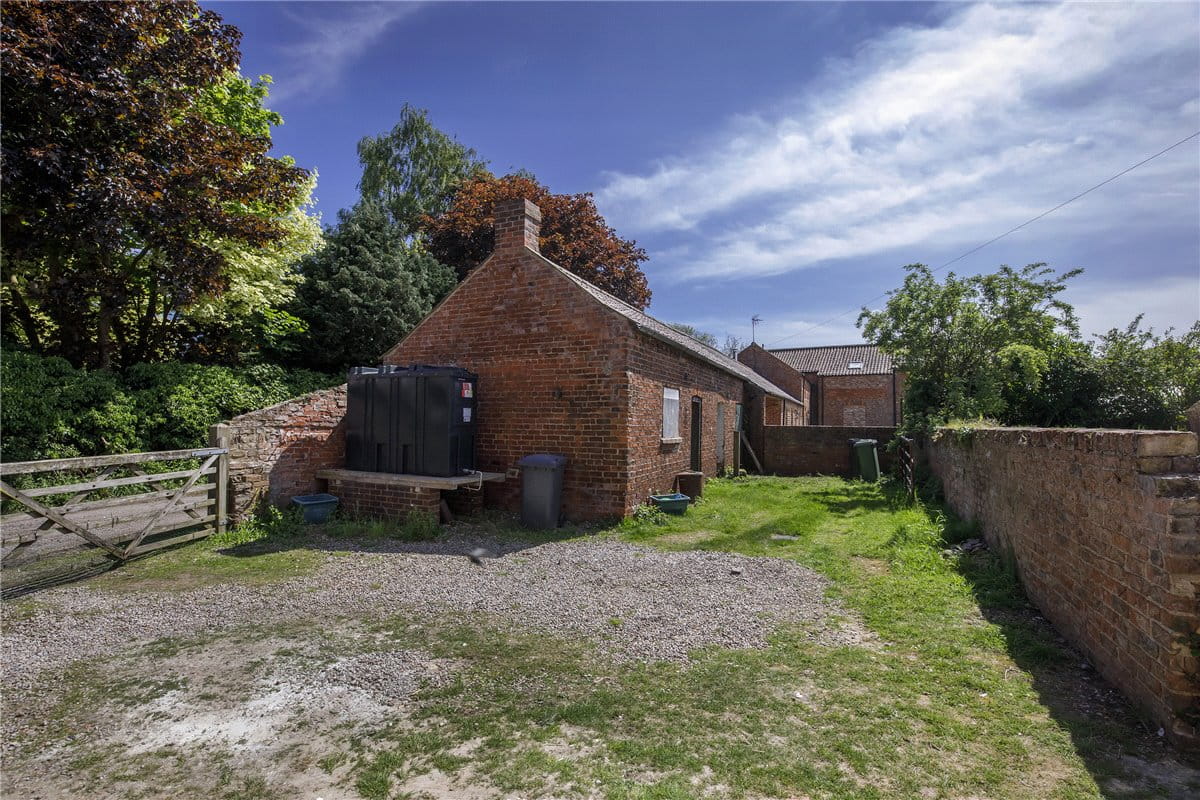 4 bedroom house, Croft Farm House, Main Street YO26 - Let Agreed