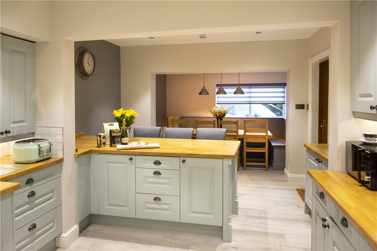 6 bedroom house, Harlow Moor Drive, Harrogate HG2